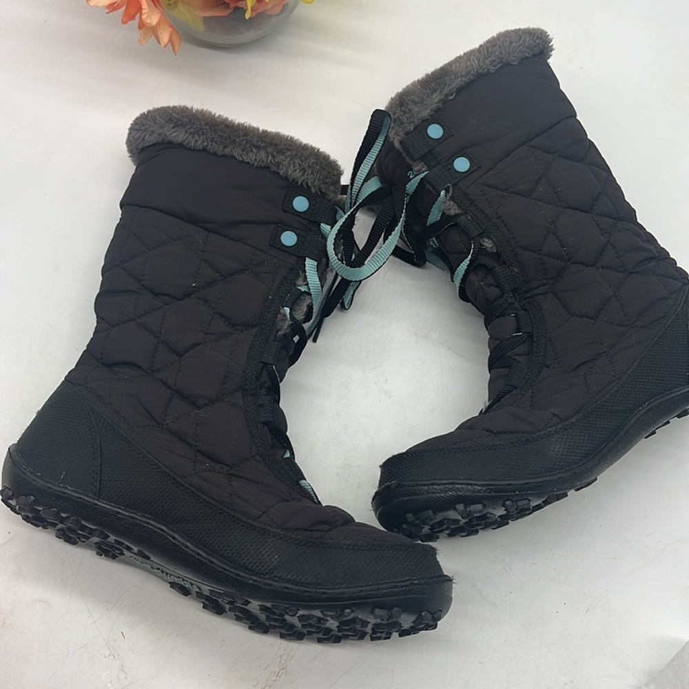 Columbia Black Quilted Winter Boots with Faux Fur Cuff Size 5. WRB3903A